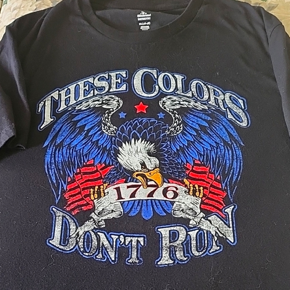 Black Short Sleeve Tee with Eagle Design Size XL